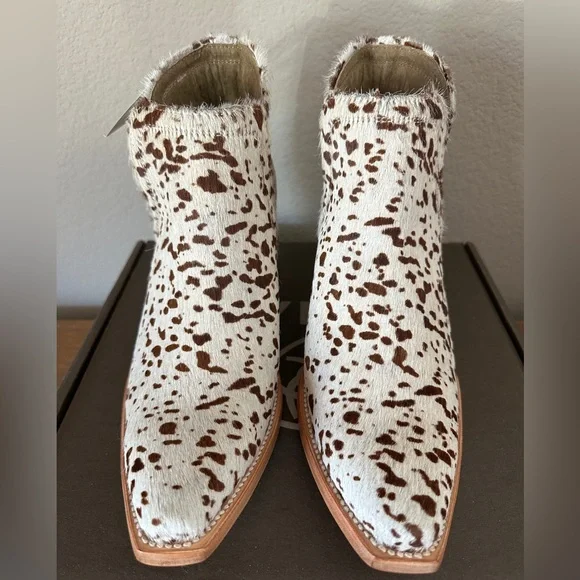 NEW Ariat Women's Brown/White Calf Hair Dixon Snip Toe Bootie 9B - Picture 2 of 9